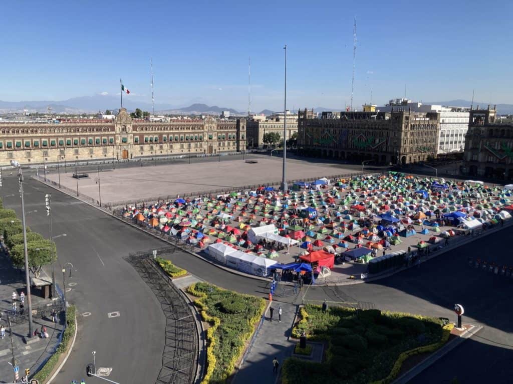 Demonstranten haben eine Zeltstadt auf dem Zócalo, dem zentralen Platz von Mexiko-Stadt, errichtet.