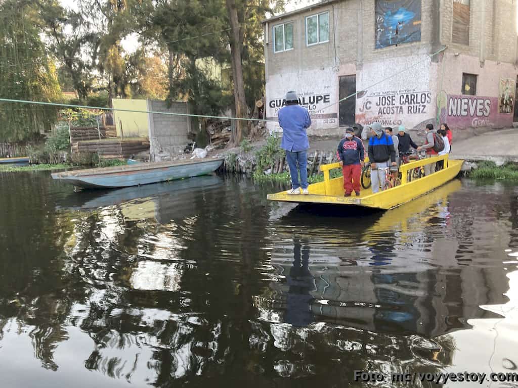 Ferri en Xochimilco para llegar a la Pista de Canotaje Cuemanco